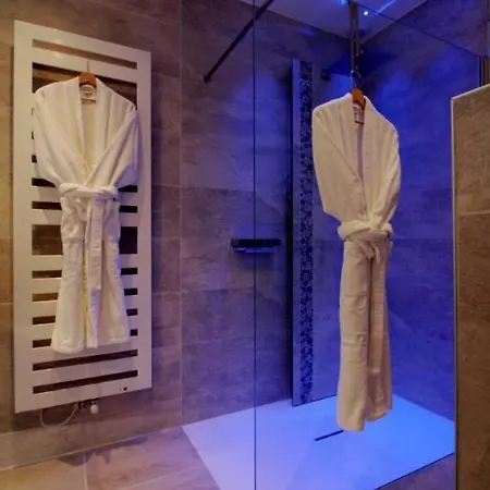 La Demeure Du Passage Bed and Breakfast *